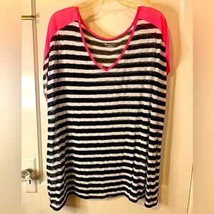 LANE BRYANT BLACK AND WHITE STRIPES WITH NEON PINK SHOULDERS SIZE 26/28